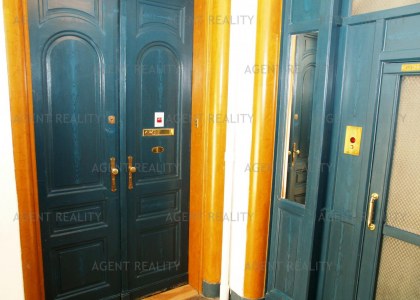 Pronájem výjimečné kyceláře 4+1,124m2 v rezidenčním domě v ulici Pařížská P1-Staré Město.