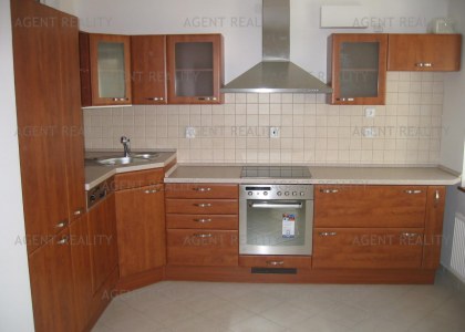 Pronájem pěkného bytu 1+1,40m2 v činžovním domě s výtahem,P6-Střešovice.