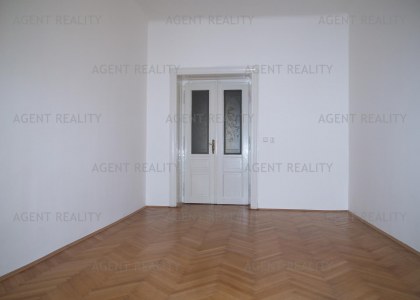 Pronájem velkého bytu 3+1,110m2 v čínžovním domě v P7-Holešovice.