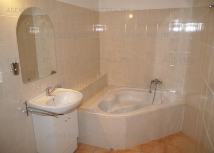 Pronájem velkého bytu 3+1,110m2 v čínžovním domě v P7-Holešovice.