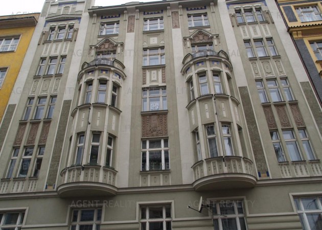 Pronájem velkého bytu 3+1,110m2 v čínžovním domě v P7-Holešovice.