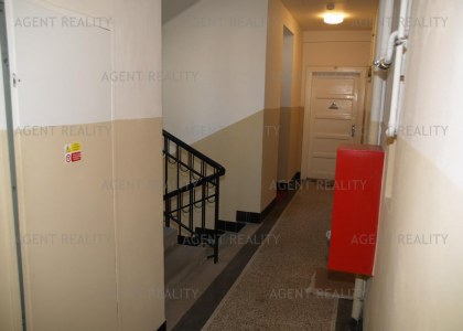 Prodej  bytu 1+kk, 25 m2 vhodná investice k částečné rekonstrukci  v P2-Vinohrady