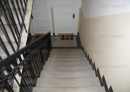 Prodej  bytu 1+kk, 25 m2 vhodná investice k částečné rekonstrukci  v P2-Vinohrady