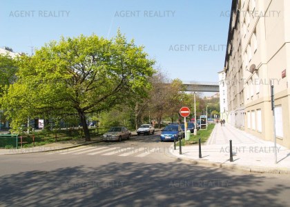 Prodej  bytu 1+kk, 25 m2 vhodná investice k částečné rekonstrukci  v P2-Vinohrady