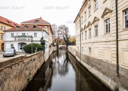 Pronájem bytu 3+1, 103m2, ulice Hroznová, Praha 1