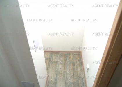 Pronájem pěkného vybaveného bytu 1+kk, 24m2 v rekonstruované vile P6-Břevnov.