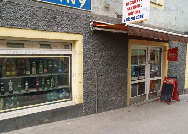 Pronájem obchodní prostor 94m2 v přilehlé ulici u hlavní komunikace MHD P6-Hradčanská