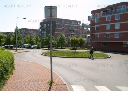 Pronájem bytu v novostavbě 2+kk,61m2 s balkonem a garážovým staním u metra JinoniceP5-Jinonice.