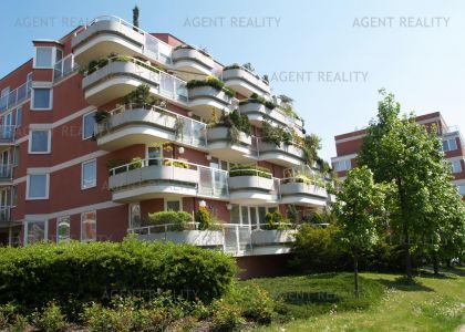 Pronájem bytu v novostavbě 2+kk,61m2 s balkonem a garážovým staním u metra JinoniceP5-Jinonice.