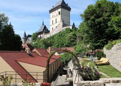 Prodej domu k rekonstrukci na butikový hotel, obec Karlštejn