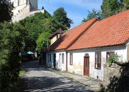 Prodej domu k rekonstrukci na butikový hotel, obec Karlštejn