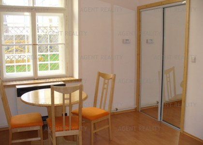 Pronájem pěkného rekonstruovaného bytu 1+kk, 25m2 v Praze 10-Vršovice