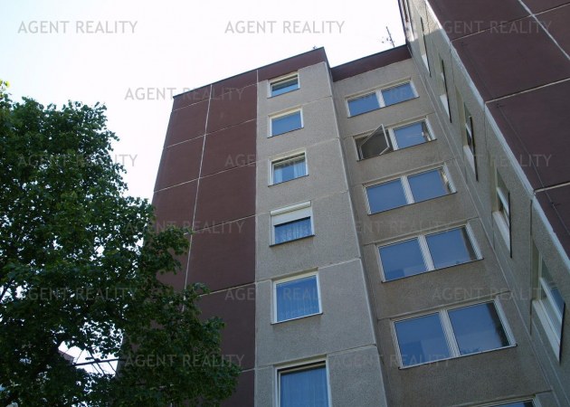 Pronájem velkého bytu v panlovém domě 4+1, 100m2 nedaleko Prokopského údolí P5-Barandov