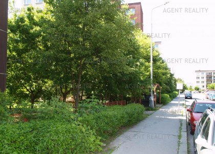Pronájem velkého bytu v panlovém domě 4+1, 100m2 nedaleko Prokopského údolí P5-Barandov