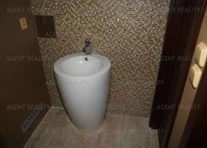 Pronájem nově luxusně rekonstrovaného kancelářského celku 133m2 v centru Prahy.