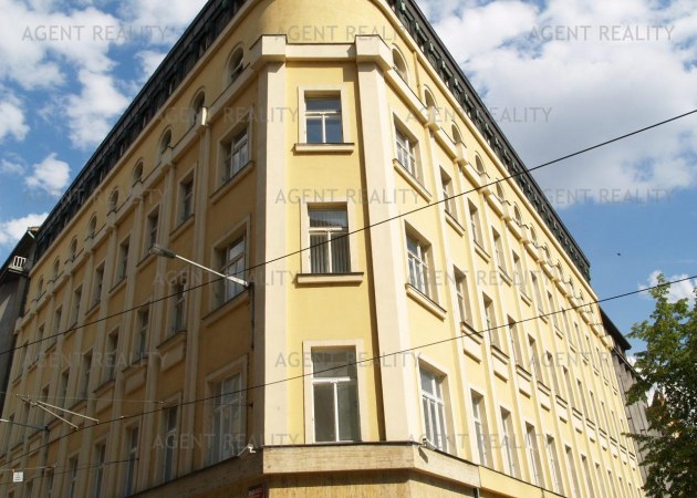 Pronájem nově luxusně rekonstrovaného kancelářského celku 133m2 v centru Prahy.