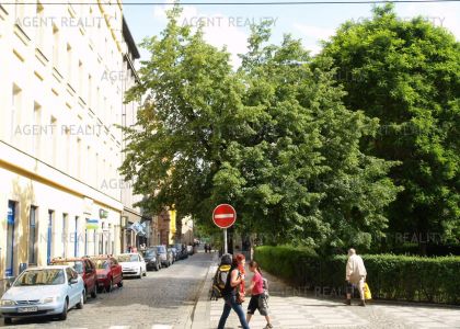 Pronájem nově luxusně rekonstrovaného kancelářského celku 133m2 v centru Prahy.