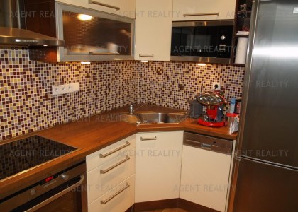 Pronájem moderního bytu 2+kk,48m2 v novostavbě Korunní dvůr nedaleko metra stanice Flora.
