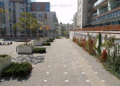 Pronájem moderního bytu 2+kk,48m2 v novostavbě Korunní dvůr nedaleko metra stanice Flora.
