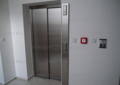 Pronájem moderního bytu 2+kk,48m2 v novostavbě Korunní dvůr nedaleko metra stanice Flora.