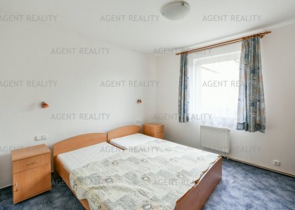 Pronájem bytu 2+1, 70 m2, ulice Karlovarská P6-Řepy.