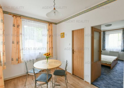 Pronájem bytu 2+1, 70 m2, ulice Karlovarská P6-Řepy.