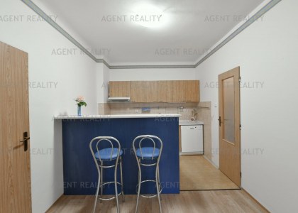 Pronájem bytu 2+1, 70 m2, ulice Karlovarská P6-Řepy.