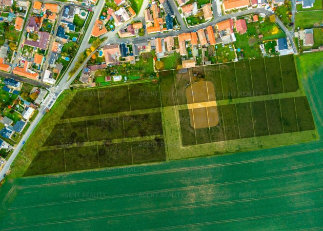 Prodej stavebního pozemku 186/80, 818m2, Slaný - Dolín