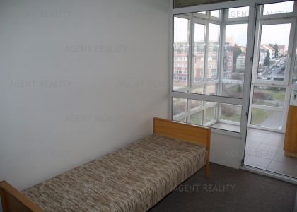 Pronájem bytu 3+kk, 80 m2 se zimní zahradou v novostavbě u stanice M Želivského v P10- Vinohrady.