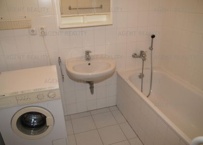 Pronájem bytu 3+kk, 80 m2 se zimní zahradou v novostavbě u stanice M Želivského v P10- Vinohrady.