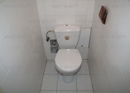 Pronájem bytu 3+kk, 80 m2 se zimní zahradou v novostavbě u stanice M Želivského v P10- Vinohrady.