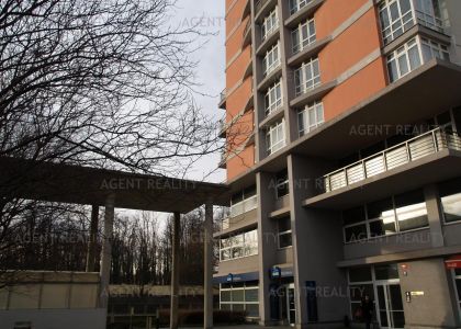 Pronájem bytu 3+kk, 80 m2 se zimní zahradou v novostavbě u stanice M Želivského v P10- Vinohrady.