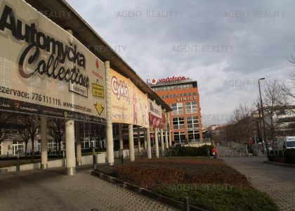 Pronájem bytu 3+kk, 80 m2 se zimní zahradou v novostavbě u stanice M Želivského v P10- Vinohrady.