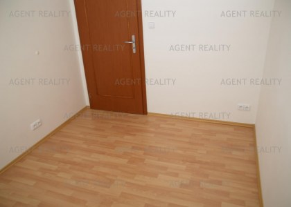 Pronájem velkého bytu 5+kk ve viladomě novostavby s garáží a zahradou P6-Ruzyně.