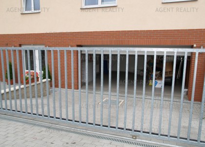 Pronájem velkého bytu 5+kk ve viladomě novostavby s garáží a zahradou P6-Ruzyně.