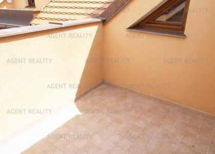 Pronájem podkrovního bytu s terasou 3+kk, 110m2 v  čínžovním domě s recepcí v P2-Vynohrady.