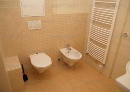 Pronájem podkrovního bytu s terasou 3+kk, 110m2 v  čínžovním domě s recepcí v P2-Vynohrady.