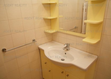 Pronájem podkrovního bytu s terasou 3+kk, 110m2 v  čínžovním domě s recepcí v P2-Vynohrady.