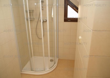 Pronájem podkrovního bytu s terasou 3+kk, 110m2 v  čínžovním domě s recepcí v P2-Vynohrady.