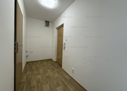 Světlý byt 2+1, 53m2 s balkóny, šatnou a výhledem do zeleně – Wilsonova, Slaný