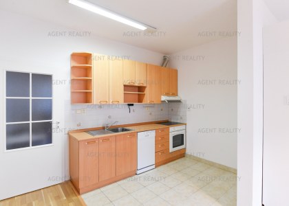 Pronájem bytu 2+kk, 57m2 s balkonem, ulice Slavníkova, Praha - Břevnov