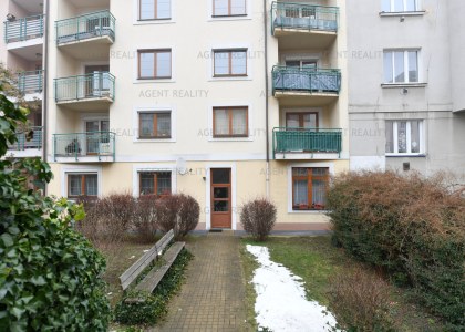 Pronájem bytu 2+kk, 57m2 s balkonem, ulice Slavníkova, Praha - Břevnov