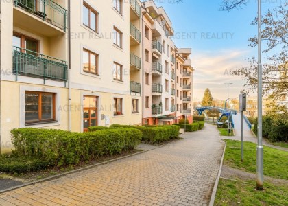 Pronájem bytu 2+kk, 57m2 s balkonem, ulice Slavníkova, Praha - Břevnov
