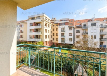 Pronájem bytu 2+kk, 57m2 s balkonem, ulice Slavníkova, Praha - Břevnov