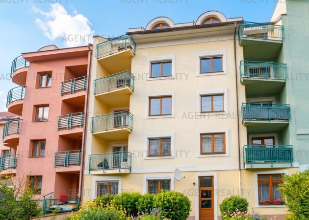 Pronájem bytu 2+kk, 57m2 s balkonem, ulice Slavníkova, Praha - Břevnov