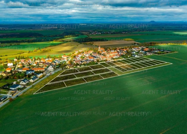 Prodej stavebního pozemku 186/88, 915 m2, Slaný - Dolín