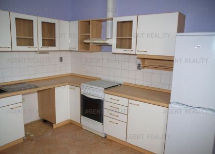 Pronájem mezonetového bytu 3+kk, 100m2 v nájemním domě se zahradou v P4-Nusle.