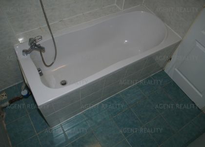 Pronájem mezonetového bytu 3+kk, 100m2 v nájemním domě se zahradou v P4-Nusle.