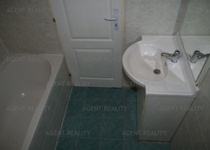 Pronájem mezonetového bytu 3+kk, 100m2 v nájemním domě se zahradou v P4-Nusle.