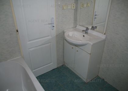 Pronájem mezonetového bytu 3+kk, 100m2 v nájemním domě se zahradou v P4-Nusle.